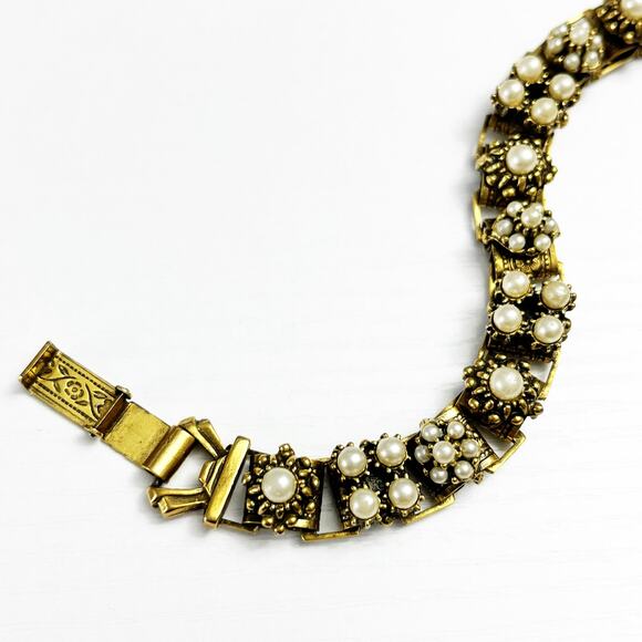 Vintage Gold & Faux Pearl Bracelet - Picture 4 of 7